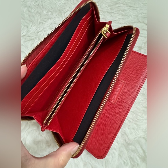 Prada organizer wallet comes with COA - Picture 5 of 12